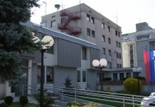 Policist, ki je na PP Krško po nesreči ustrelil prijatelja, priznal krivdo