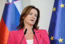 Tanja Fajon za večinsko odločanje na področju zunanje politike EU. Janša: “Za Slovenijo je to strel v koleno!”