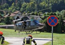 Delovna nesreča v Dolenjem Boštanju, poškodovanca je odpeljal helikopter