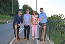 Rekonstruirano državno cesto skozi Podgračeno in nov pločnik svečano predali namenu