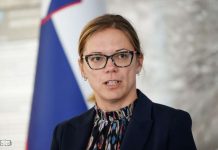 Sanja Ajanović Hovnik odstopila z mesta ministrice za javno upravo