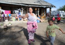 Na dveh številkah v Dobruški vasi živi že 350 Romov; v službo hodita le dva
