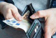 Previdno pred “berači”! Romunki okradli Brežičana, medtem ko jima je želel pomagati
