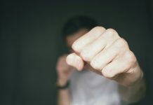 Brežice: Mladostniki nadlegovali občane in jih spodbujali k pretepu