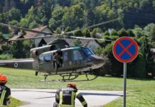 Helikopter Slovenske vojske pristal pri ZD Sevnica