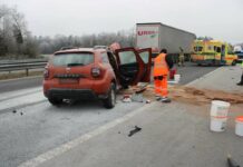 V bližini Smednika trčila avto in cisterna z butan plinom
