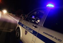 Grk bežal pred krškimi policisti, v avtu prevažal kar 14 Sirijcev