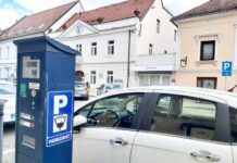 Prva ura parkiranja v Brežicah ostaja brezplačna