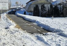 Meja med dvema občinama. V Krškem spluženo, v Kostanjevici pa …