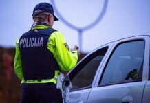 Boštanj: 48-letnik brez vozniškega dovoljenja in z neregistriranim avtom