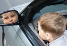 Brežice: Policisti ustavili 13-letnika za volanom avtomobila