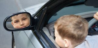 Brežice: Policisti ustavili 13-letnika za volanom avtomobila