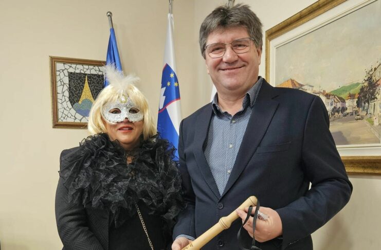 Začetek Dobovskega Fašjenka; v Brežicah so že prevzeli oblast