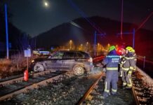 Sevnica: Pijan voznik pristal na železniških tirih