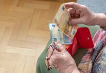 Poziv vladi, naj izredno uskladi pokojnine v višini 4,5 %, za kar je v letu 2023 prikrajšala slovenske upokojence