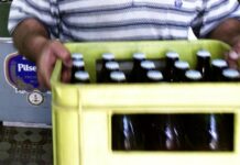 Vlomili v vikend iz ukradli ploščice, fasadno mrežo in … zaboj piva