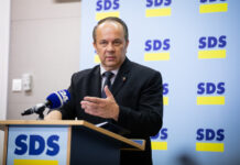 Grims: Pri vsakem naseljevanju migrantov mora soglasje dati tudi lokalna skupnost
