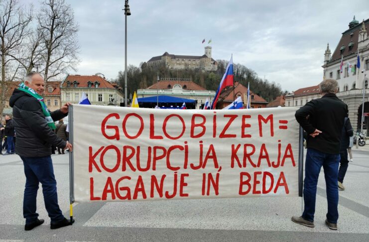 V Ljubljani so se zbrali državljani, ki imajo dovolj vlade Roberta Goloba