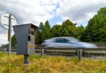 Voznik začetnik po dolenjski avtocesti z 254 km/h