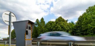 Voznik začetnik po dolenjski avtocesti z 254 km/h