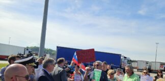 Registracijski center za migrante bi država lahko razširila v azilni center