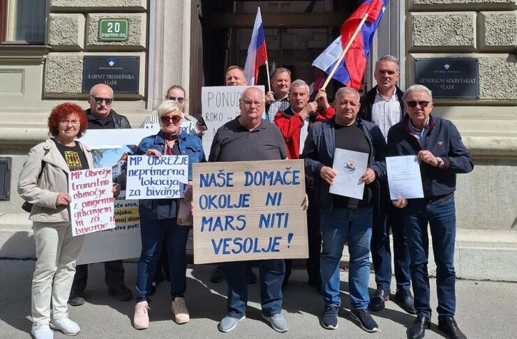 Skoraj 7000 podpisov peticije proti vzpostavitvi azilnega doma na Obrežju