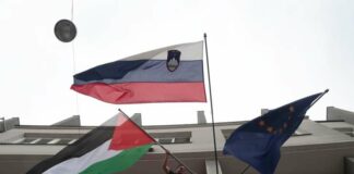 Na vladi zaplapolala zastava Palestine, v opoziciji kritični