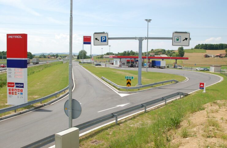 Ponoči kradli na avtocestnih postajališčih Zaloke in Starine