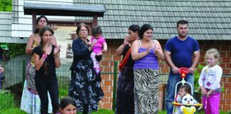 SDS nad romsko problematiko s priporočilom vladi