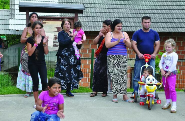 SDS nad romsko problematiko s priporočilom vladi