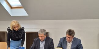 Podpisali pogodbo za izgradnjo kanalizacije v Krški vasi