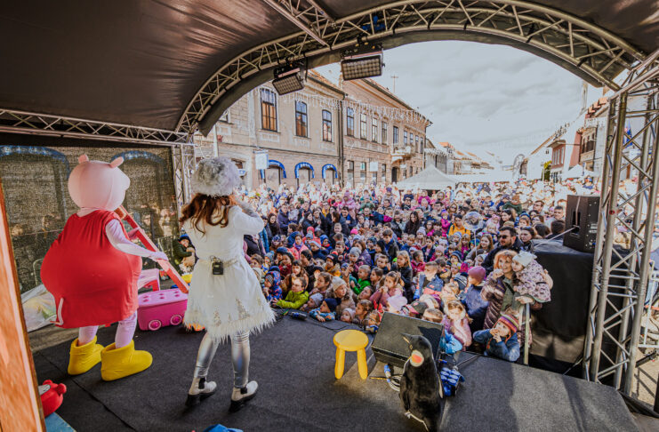 Pester praznični program v Brežicah