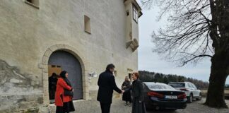 Ministrica dr. Asta Vrečko obiskala grad Pišece
