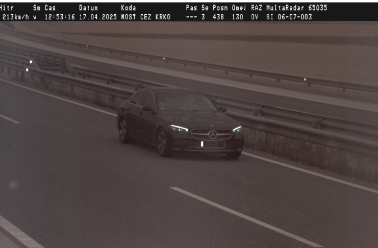 Namerili so mu 213 km/h na avtocesti pri Obrežju