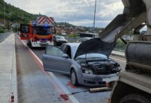 Boštanj: V nesreči zagorelo vozilo