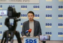 V SDS prihajajoč referendum označili za boj za dostojanstvo, pravičnost in demokracijo