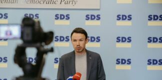 V SDS prihajajoč referendum označili za boj za dostojanstvo, pravičnost in demokracijo