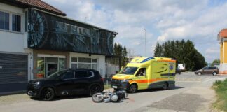 Dobova: 81-letni motorist lažje poškodovan
