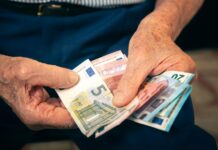 Po referendumu SDS sedaj nad privilegije v pokojninskem sistemu