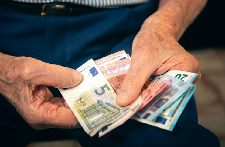 Po referendumu SDS sedaj nad privilegije v pokojninskem sistemu