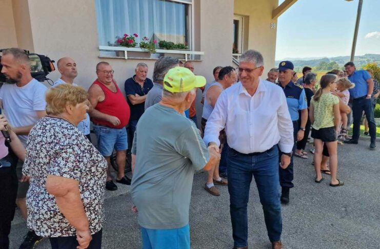 Minister Poklukar prelomil obljubo glede ograje v Rigoncah?