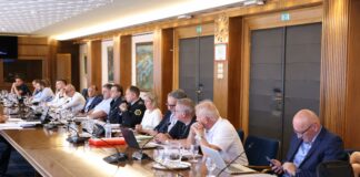 Kljub večurni razpravi o romski problematiki, Komisija za peticije brez sklepov