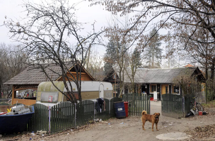 Poslanci SDS glede romske problematike: Čas je za jasne ukrepe države