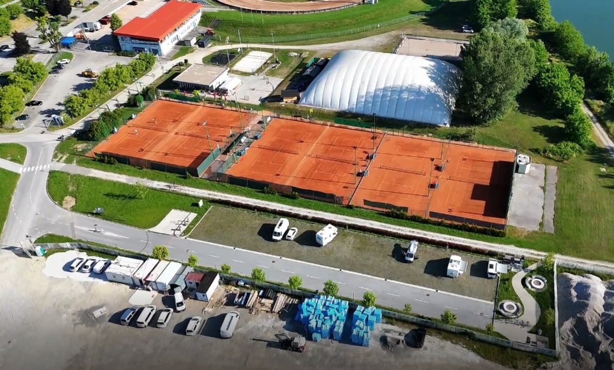 V Krškem prenavljajo teniška igrišča