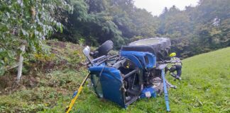 Vranje: Prevrnil se je s traktorjem in se huje poškodoval
