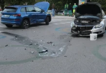 Prometna nesreča pred OŠ dr. Mihajla Rostoharja