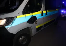 Povzročil šest prometnih nesreč, skupilo jo je tudi policijsko vozilo