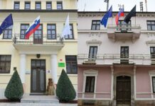 Črni zastavi izobešeni tudi v Brežicah in Krškem