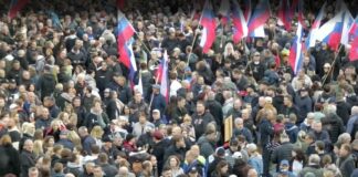 Množica v Novem mestu se je z minuto molka in aplavzom poklonila Alešu