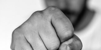 Hudo pretepen se bori za življenje, prijeli 20-letnika, oglasil se je novomeški župan